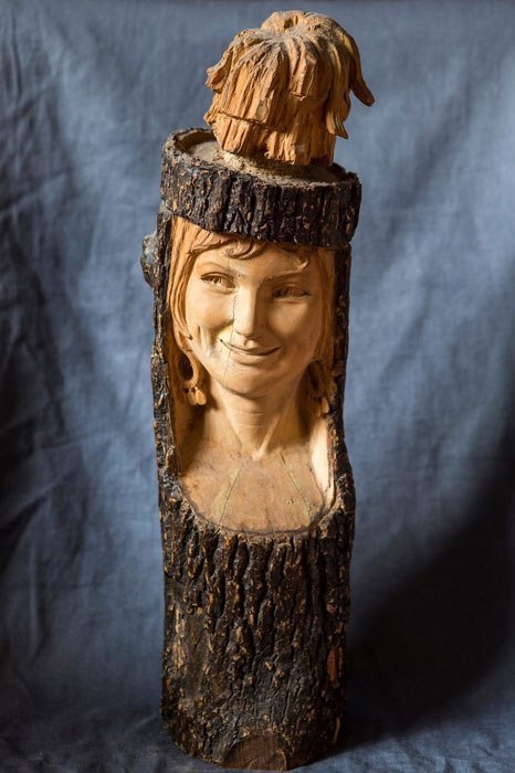 78-year-old grandmother carves sculptures from wood (7 photos)