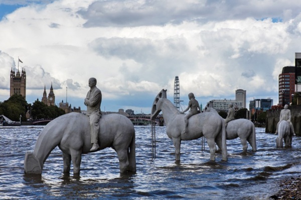 Horsemen of the Apocalypse in the Thames (9 photos)