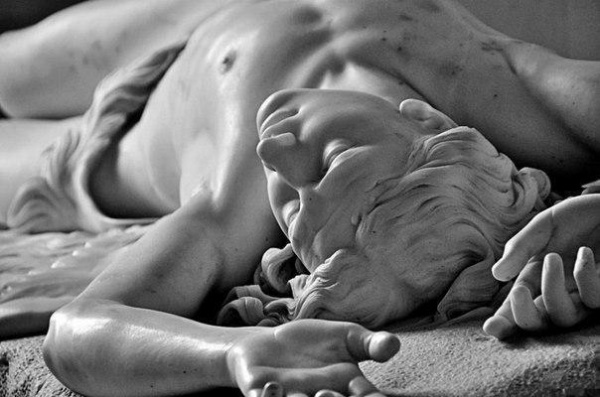 A living heart beats under the marble skin (10 photos)