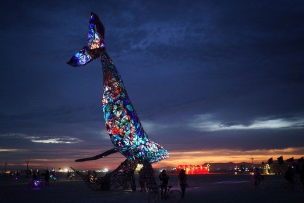 Самые впечатляющие арт-инсталляции фестиваля Burning Man 2016 (10 фото)