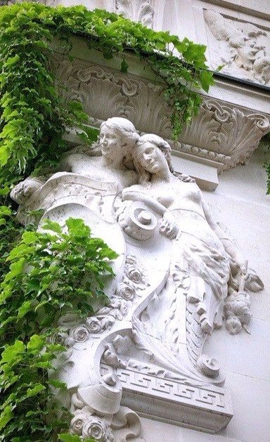 Sculpture in the architecture of Paris (6 photos)