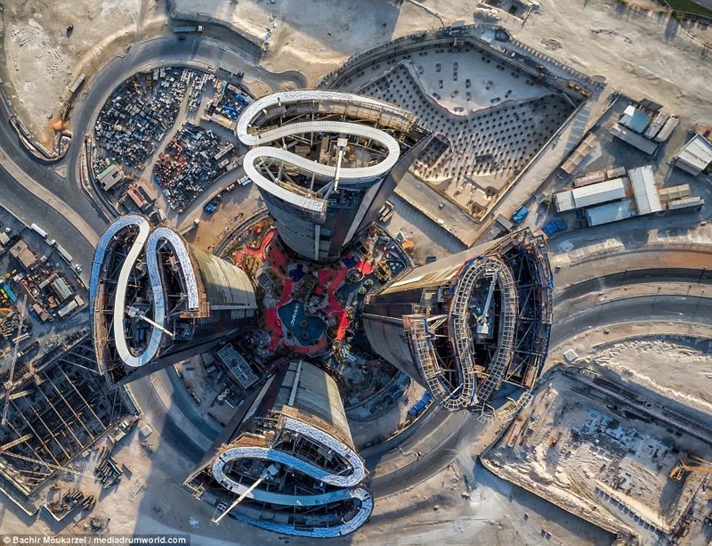 Небоскребы Дубая с высоты птичьего полета: потрясающие снимки с дрона (10 фото)