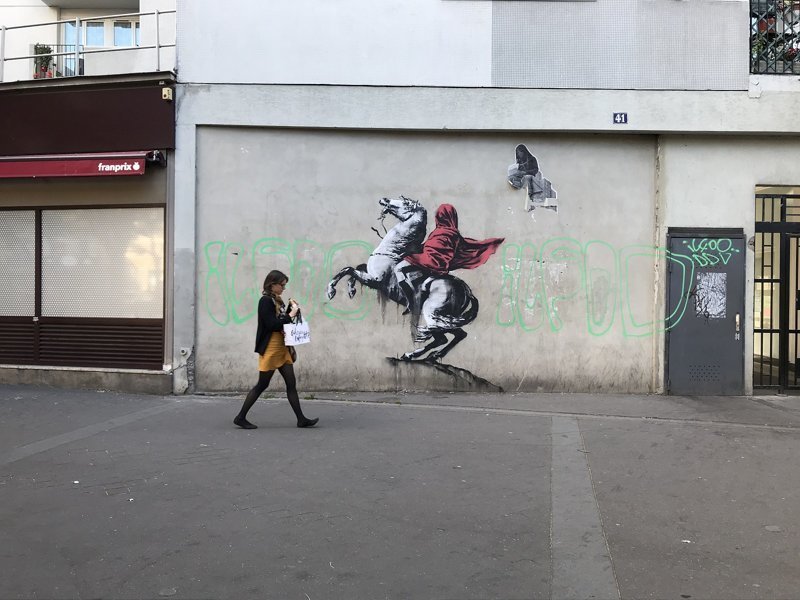Бэнкси совершил 6 новых актов "вандализма" в Париже, и все они несут в себе важное сообщение (21 фото)