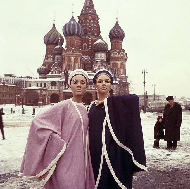 Фото Москвы в 1965 году с гостьями из будущего (15 фото)
