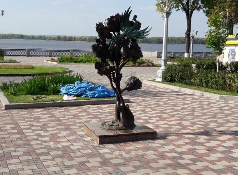 Скульптуру « Клён», посвящённую знаменитой песне ВИА « Синяя птица», открыли в Самаре (4 фото)