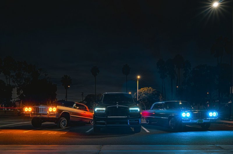 Rolls-Royce Cullinan Black Badge — король ночи в Лос-Анджелесе (17 фото)