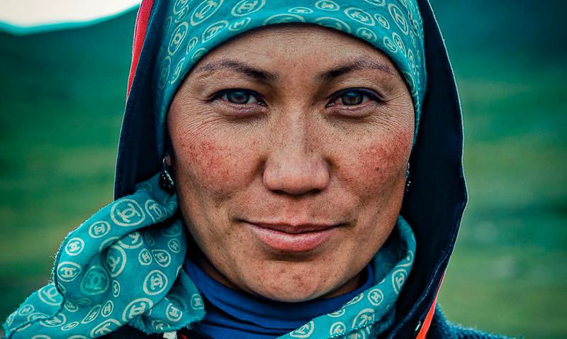 Искренняя улыбка и пронзительный взгляд жителей Кыргызстана в объективе ливанского фотографа (17 фото)