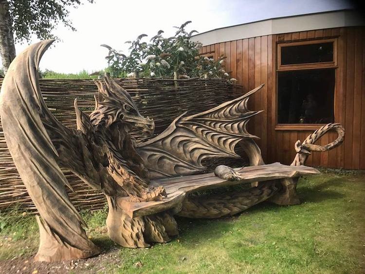 Резьба по дереву бензопилой: драконья скамейка (18 фото)