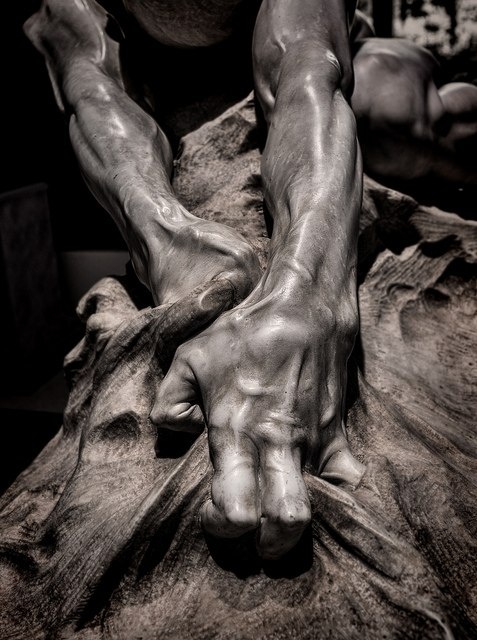 Hand plastic surgery in sculpture (6 photos)