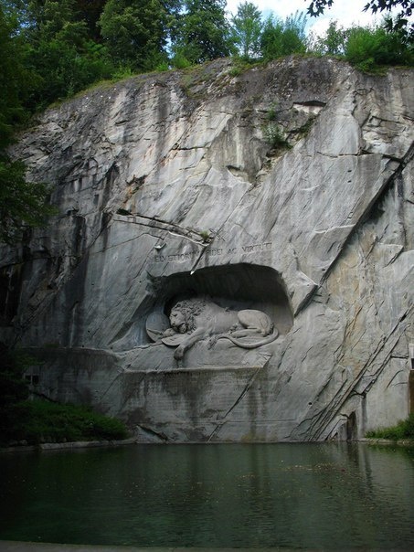 Скульптура Лев (3 фото)
