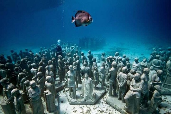 Скульптуры под водой (9 фото)