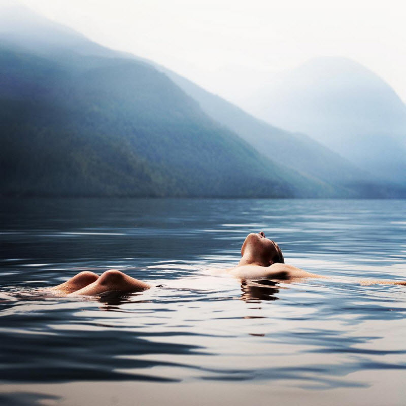 Девушки в воде на снимках Меган Огилви (26 фото)