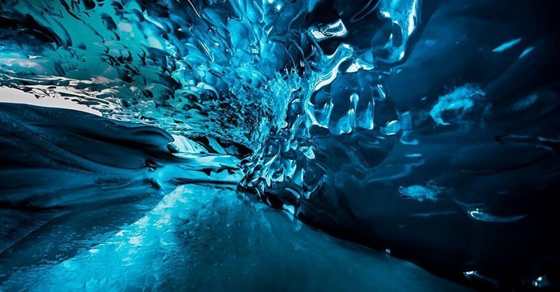Фотохудожник делает абстрактные снимки исландских пещер (12 фото)