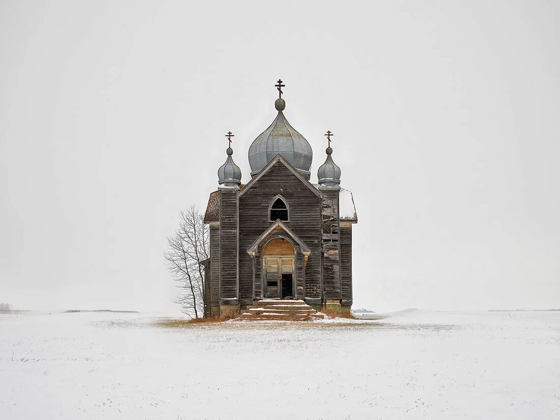 Откуда взялись заброшенные православные церкви в канадской степи (9 фото)